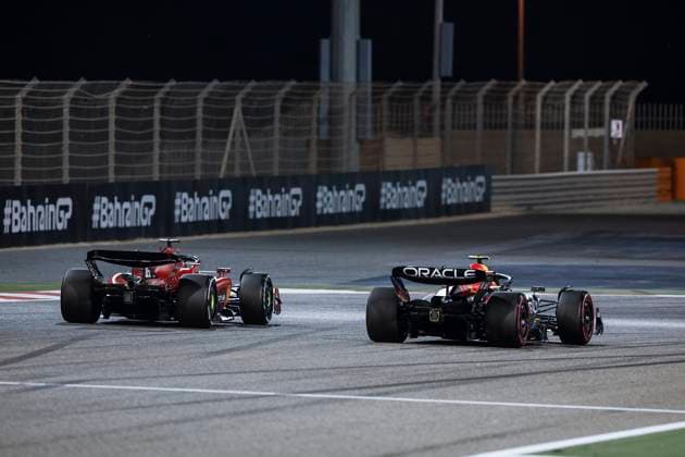 16 LECLERC Charles (mco), Scuderia Ferrari SF-23, action 11 PEREZ Sergio (mex), Red Bull Racing RB19, action during the Formula 1 Gulf Air Bahrain Grand Prix 2023, 1st round of the 2023 FIA Formula One World Championship, WM, Weltmeisterschaft from March 2 to 5, 2023 on the Bahrain International Circuit, in Sakhir, Bahrain - F1 - BAHRAIN GRAND PRIX 2023 - RACE DPPI Panoramic 00123003__R3_1527