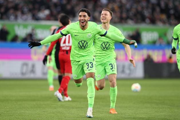 Sport Themen der Woche KW09 Torjubel - Torschütze Omar Marmoush (VfL Wolfsburg,33) trifft zum 1-0 - 1 Fussball Bundesliga Saison 2022-2023 Punktspiel VfL Wolfsburg vs. Eintracht Frankfurt in der Volkswagen Arena in Wolfsburg - Aktion,Fussball,Deutschland,Mann,Männer,05.03.2023 *** Goal celebration scorer Omar Marmoush VfL Wolfsburg,33 scores 1 0 1 Football Bundesliga season 2022 2023 point match VfL Wolfsburg vs Eintracht Frankfurt in the Volkswagen Arena in Wolfsburg action,football,Germany,man,men,05 03 2023