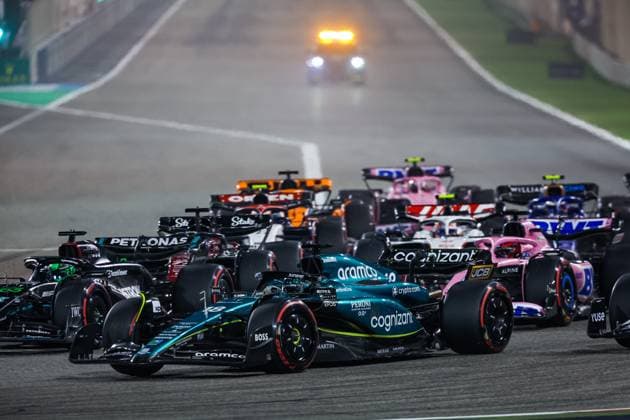 18 STROLL Lance (can), Aston Martin F1 Team AMR23, action during the Formula 1 Gulf Air Bahrain Grand Prix 2023, 1st round of the 2023 FIA Formula One World Championship, WM, Weltmeisterschaft from March 3 to 5, 2023 on the Bahrain International Circuit, in Sakhir, Bahrain - F1 - BAHRAIN GRAND PRIX 2023 - RACE DPPI Panoramic  20230305_G0OD2113