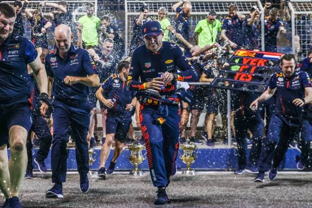 March 5, 2023, Sakhir, Bahrain: Max Verstappen and members of Oracle Red Bull Racing team celebrate after F1 Bahrain Grand Prix of 2023 Formula One World Championship, WM, Weltmeisterschaft at Bahrain International Circuit on March 5, 2023 in Sakhir, Bahrain. Sakhir Bahrain - ZUMAz156 0238543858st Copyright: xBeataxZawrzelx