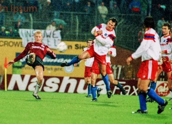 RECORD DATE NOT STATED Aus DFB Pokal 2. Runde 1990 91 Hannover 96 - Hamburger SV 0:0 n.V. am 03.11.1990. Im Foto: Han96 Spieler ist Bernd Heemsoth *** From DFB Cup 2 Round 1990 91 Hannover 96 Hamburger SV 0 0 n V on 03 11 1990 In the photo Han96 player is Bernd Heemsoth