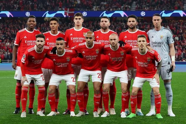 Lisboa, Portugal 07.03.2023, xjfx Champions Legue Round of 16 S.L.Benfica - FC Brugge v.l., Teamfoto S.L.Benfica, Benfica s squad, Line-up of S.L.Benfica hinten von Links Florentino Dias (S.L.Benfica), Alexander Bah (S.L.Benfica), Antonio Silva (S.L.Benfica), Nicolas Otamendi (S.L.Benfica), Antonio Silva (S.L.Benfica) und Torwart Goolkeeper Odisseas Vlachodimos (S.L.Benfica), unten von links Rafa Silva (S.L.Benfica), Chiquinho (S.L.Benfica), Joao Mario (S.L.Benfica), Frederik Aursnes (S.L.Benfica) und Alejandro Grimaldo (S.L.Benfica) Copyright: JoaquimxFerreira
