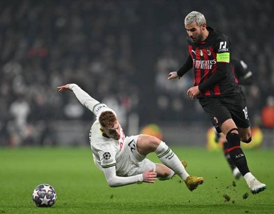 Sport Themen der Woche KW10 Sport Bilder des Tages England, London, 08 March 2023 - Dejan Kulusevski of Tottenham Hotspurs and Theo Hernandez of AC Milan during the UEFA Champions League round of 16 leg two match between Tottenham Hotspur v AC Milan at Tottenham stadium. Photo Sebastian Frej UEFA Champions League round of 16 leg two - Tottenham Hotspur v AC Milan Copyright: xSebastianxFrejx