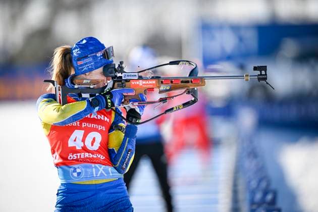 Sport Themen der Woche KW10 Sport Bilder des Tages ÖSTERSUND 20230309 Sveriges Mona Brorsson under inskjutningen inför damernas 15 km under världscupen i skidskytte i Östersund. ÖSTERSUND SVERIGE x10040x *** ÖSTERSUND 20230309 Swedens Mona Brorsson during the shoot-in for the womens 15 km during the Biathlon World Cup in Östersund ÖSTERSUND SWEDEN x10040x,  Copyright: xAndersxWiklund TTx SKIDSKYTTE VÄRLDSCUPEN ÖSTERSUND
