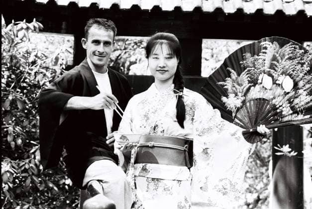 1.FC Köln: Pierre Littbarski im Japanischen Garten in Leverkusen *** 1 FC Cologne Pierre Littbarski in the Japanese Garden in Leverkusen