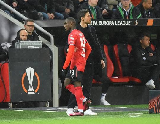 09.03.2023, xhbx, Fussball UEFA Europa League 1 8 Finale, Bayer 04 Leverkusen - Ferencvaros Budapest emspor, v.l. Moussa Diaby (Bayer Leverkusen), Trainer Xabi Alonso (Bayer Leverkusen) (DFL DFB REGULATIONS PROHIBIT ANY USE OF PHOTOGRAPHS as IMAGE SEQUENCES and or QUASI-VIDEO) Leverkusen *** 09 03 2023, xhbx, football UEFA Europa League 1 8 final, Bayer 04 Leverkusen Ferencvaros Budapest emspor, v l Moussa Diaby Bayer Leverkusen , coach Xabi Alonso Bayer Leverkusen DFL DFB REGULATIONS PROHIBIT ANY USE OF PHOTOGRAPHS as IMAGE SEQUENCES and or QUASI VIDEO Leverkusen