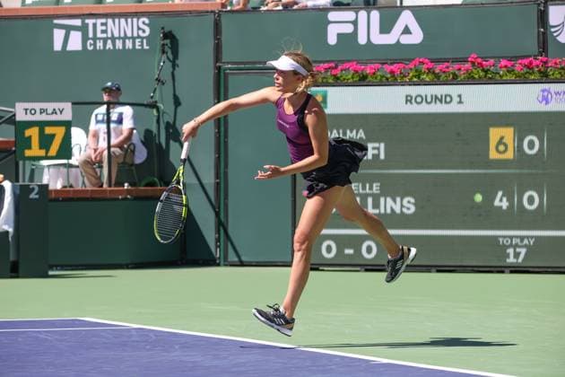 INDIAN WELLS, CA - MARCH 09: Danielle Collins (USA) serves during the BNP Paribas Open on March 9, 2023 at the Indian Wells Tennis Garden in Indian Wells, CA. (Photo by George Walker Icon Sportswire) TENNIS: MAR 09 BNP Paribas Open Icon23030925