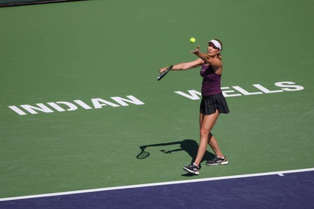INDIAN WELLS, CA - MARCH 09: Danielle Collins (USA) serves during the BNP Paribas Open on March 9, 2023 at the Indian Wells Tennis Garden in Indian Wells, CA. (Photo by George Walker Icon Sportswire) TENNIS: MAR 09 BNP Paribas Open Icon23030931