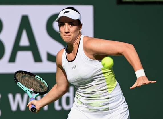 INDIAN WELLS, CA - MARCH 09: Danka Kovinic of Montenegro returns the ball during a tennis match at the BNP Paribas Open played on March 9, 2023 at the Indian Wells Tennis Garden in Indian Wells, CA.(Photo by John Cordes Icon Sportswire) TENNIS: MAR 09 BNP Paribas Open Icon506230309052