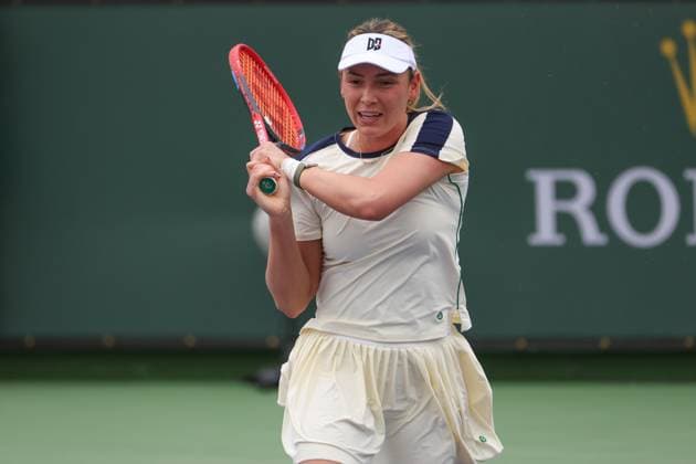 INDIAN WELLS, CA - MARCH 10: Donna Vekic (CRO) hits a backhand during the BNP Paribas Open on March 10, 2023 at the Indian Wells Tennis Garden in Indian Wells, CA. (Photo by George Walker Icon Sportswire) TENNIS: MAR 10 BNP Paribas Open Icon230310022
