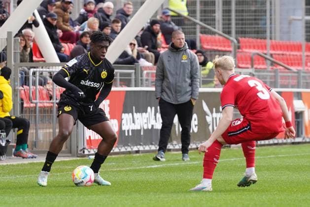 Samstag, 11.03.2023 Saison 2022 2023 15. Spieltag A-Junioren-Bundesliga im Ulrich-Haberland-Stadion, Leverkusen, Germany. SV Bayer Leverkusen U19 - BV Borussia Dortmund U19. Samuel Bamba (Borussia Dortmund U19 10)