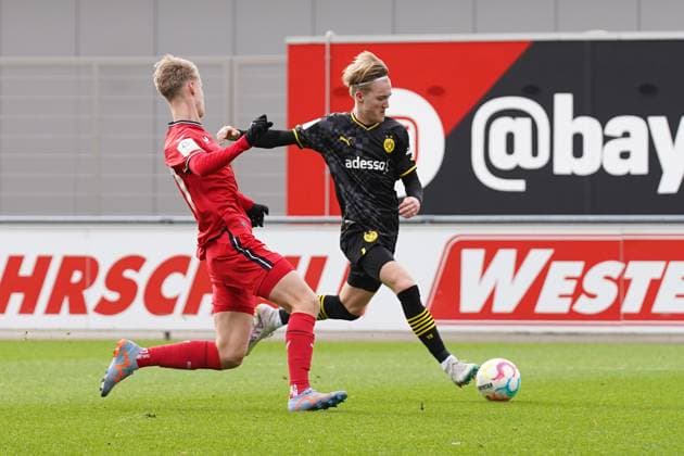 Samstag, 11.03.2023 Saison 2022 2023 15. Spieltag A-Junioren-Bundesliga im Ulrich-Haberland-Stadion, Leverkusen, Germany. SV Bayer Leverkusen U19 - BV Borussia Dortmund U19. Julian Rijkhoff (Borussia Dortmund U19 9)