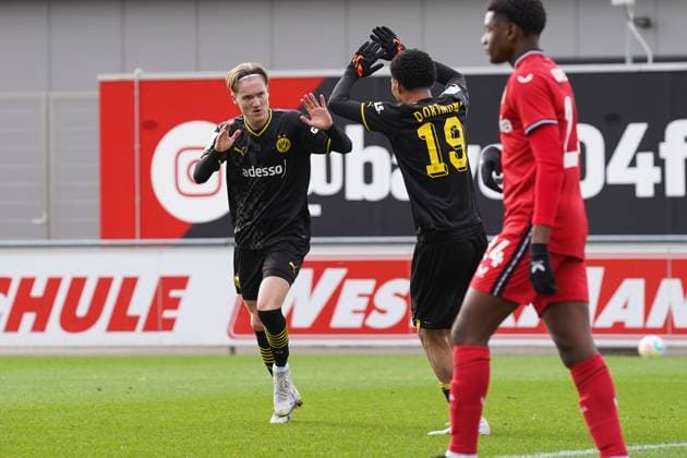Samstag, 11.03.2023 Saison 2022 2023 15. Spieltag A-Junioren-Bundesliga im Ulrich-Haberland-Stadion, Leverkusen, Germany. SV Bayer Leverkusen U19 - BV Borussia Dortmund U19. Julian Rijkhoff (Borussia Dortmund U19 9), Paris Josua Brunner (Borussia Dortmund U19 19)