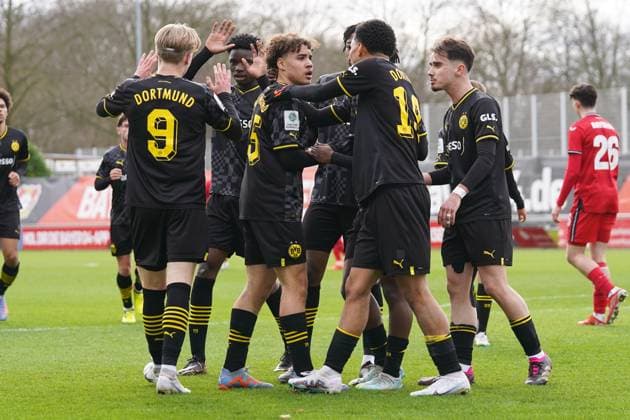 Samstag, 11.03.2023 Saison 2022 2023 15. Spieltag A-Junioren-Bundesliga im Ulrich-Haberland-Stadion, Leverkusen, Germany. SV Bayer Leverkusen U19 - BV Borussia Dortmund U19. Torjubel nach dem 1:0 durch Julian Rijkhoff (Borussia Dortmund U19 9).