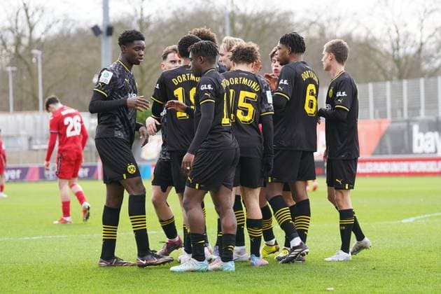 Samstag, 11.03.2023 Saison 2022 2023 15. Spieltag A-Junioren-Bundesliga im Ulrich-Haberland-Stadion, Leverkusen, Germany. SV Bayer Leverkusen U19 - BV Borussia Dortmund U19. Torjubel nach dem 1:0 durch Julian Rijkhoff (Borussia Dortmund U19 9).