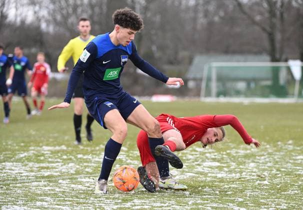Fussball, U 17, Saison 2022 23, B-Junioren Bundesliga, Staffel Nord Nordost (17. Spieltag), 1. FC Union Berlin - Hertha BSC, v. l. Selim Telib (Hertha), Musa Alkan U17, U 17 1. FC Union), 11.03.2023,