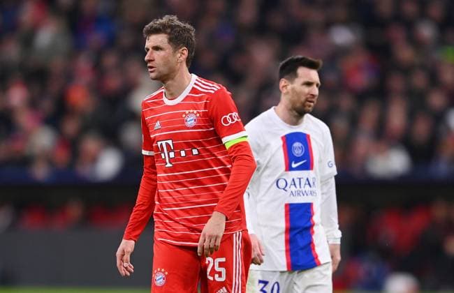 FUSSBALL CHAMPIONS LEAGUE SAISON 2022 2023 Achtelfinal Rueckspiel FC Bayern Muenchen - Paris Saint-Germain 08.03.2023 Thomas Mueller (li, FC Bayern Muenchen) und Lionel Messi (re, Paris Saint-Germain)