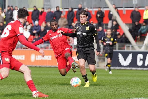 Samstag, 11.03.2023 Saison 2022 2023 15. Spieltag A-Junioren-Bundesliga im Ulrich-Haberland-Stadion, Leverkusen, Germany. SV Bayer Leverkusen U19 - BV Borussia Dortmund U19. Michel Simon Ludwig (Borussia Dortmund U19 18)
