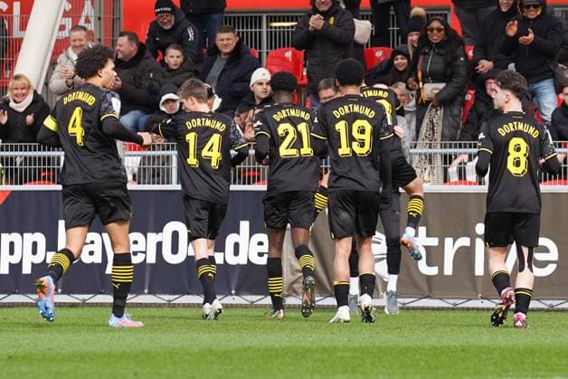 Samstag, 11.03.2023 Saison 2022 2023 15. Spieltag A-Junioren-Bundesliga im Ulrich-Haberland-Stadion, Leverkusen, Germany. SV Bayer Leverkusen U19 - BV Borussia Dortmund U19. Jubel nach dem 1:2 durch Vincenzo Onofrietti (Borussia Dortmund U19 23).