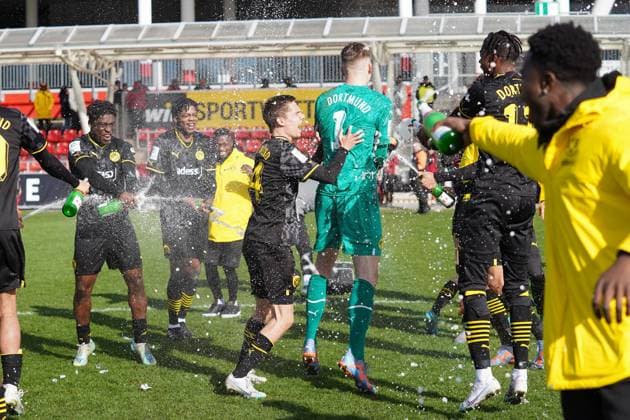 Samstag, 11.03.2023 Saison 2022 2023 15. Spieltag A-Junioren-Bundesliga im Ulrich-Haberland-Stadion, Leverkusen, Germany. SV Bayer Leverkusen U19 - BV Borussia Dortmund U19. Jubel nach dem Gewinn der Westdeutschen Meisterschaft.