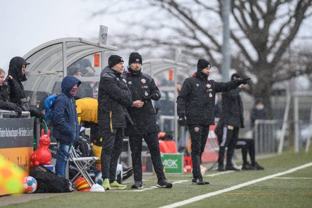 Dresdens Cheftrainer Willy Weiße (Weisse) (rechts) mit Co-Trainer Heiko Plischke; SG Dynamo Dresden U19 - 1. FC Union Berlin; Fußball; Saison 2022 2023; Sportpark Ostra; Dresden; 11. März (Maerz) 2023;