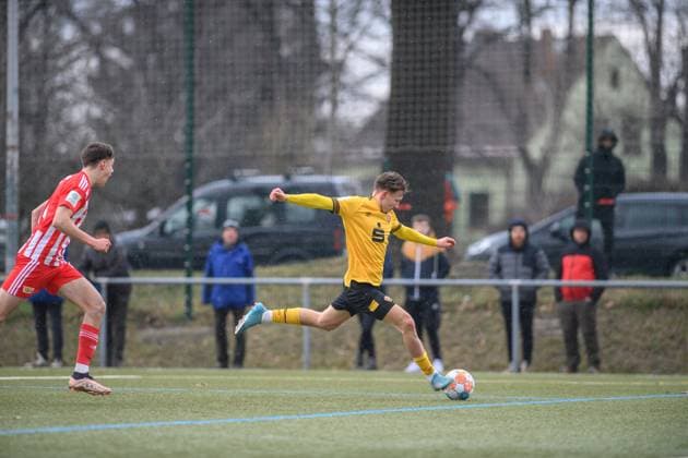 Dresdens Jonas Saliger (U19); SG Dynamo Dresden U19 - 1. FC Union Berlin; Fußball; Saison 2022 2023; Sportpark Ostra; Dresden; 11. März (Maerz) 2023;