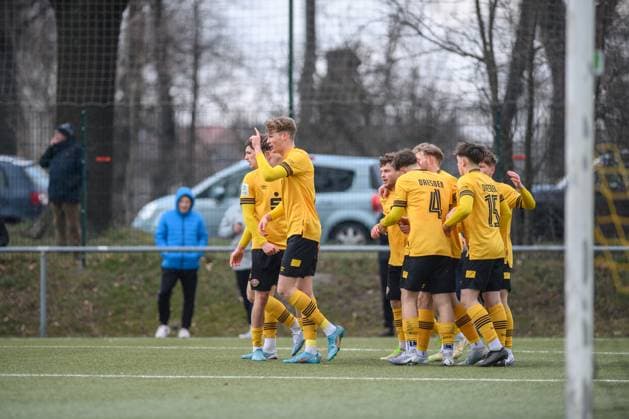 Dresdens Lucas Ehrlich (U19) jubelt nach seinem Tor zum 1:1-Ausgleich; SG Dynamo Dresden U19 - 1. FC Union Berlin; Fußball; Saison 2022 2023; Sportpark Ostra; Dresden; 11. März (Maerz) 2023;