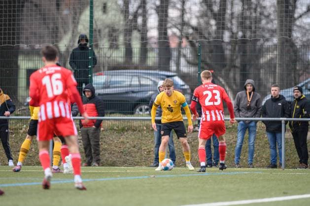 Dresdens Louis Schmidt (U19); SG Dynamo Dresden U19 - 1. FC Union Berlin; Fußball; Saison 2022 2023; Sportpark Ostra; Dresden; 11. März (Maerz) 2023;