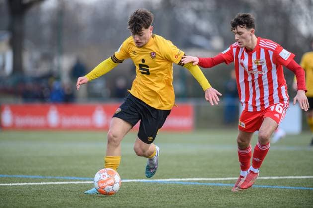 Dresdens Nik Orth am Ball; SG Dynamo Dresden U19 - 1. FC Union Berlin; Fußball; Saison 2022 2023; Sportpark Ostra; Dresden; 11. März (Maerz) 2023;