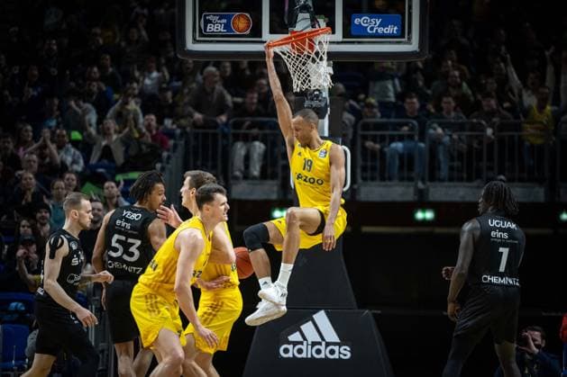 Sport Themen der Woche KW10 Sport Bilder des Tages Basketball Berlin 11.03.2023 Saison 2021 2022 easyCredit BBL 1. Bundesliga Alba Berlin - Niners Chemnitz Louis Olinde (Alba Berlin, No.19) *** Basketball Berlin 11 03 2023 Season 2021 2022 easyCredit BBL 1 Bundesliga Alba Berlin Niners Chemnitz Louis Olinde Alba Berlin, No 19