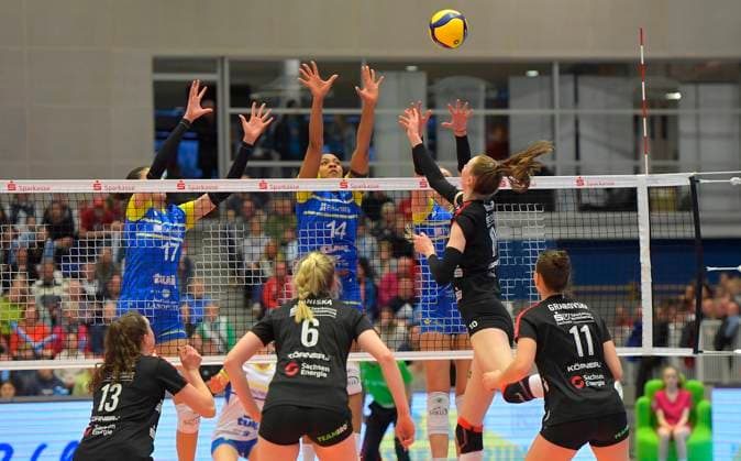 Sport Themen der Woche KW10 Sport Bilder des Tages 11.03.2023, Laura Berger (DSC) springt nicht hoch genug, um die Schweriner Mauer zu überwinden, Volleyball, Bundesliga, Dresdner SC - Schweriner SC 0:3, Dresden Sachsen Deutschland *** 11 03 2023, Laura Berger DSC does not jump high enough to overcome the Schwerin wall, volleyball, Bundesliga, Dresdner SC Schweriner SC 0 3, Dresden Saxony Germany