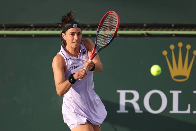 INDIAN WELLS, CA - MARCH 11: Caroline Garcia (FRA) hits a backhand during the BNP Paribas Open on March 11, 2023 at the Indian Wells Tennis Garden in Indian Wells, CA. (Photo by George Walker Icon Sportswire) TENNIS: MAR 11 BNP Paribas Open Icon230311079