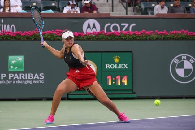 INDIAN WELLS, CA - MARCH 11: Sofia Kenin (USA) hits a forehand during the BNP Paribas Open on March 11, 2023 at the Indian Wells Tennis Garden in Indian Wells, CA. (Photo by George Walker Icon Sportswire) TENNIS: MAR 11 BNP Paribas Open Icon230311095