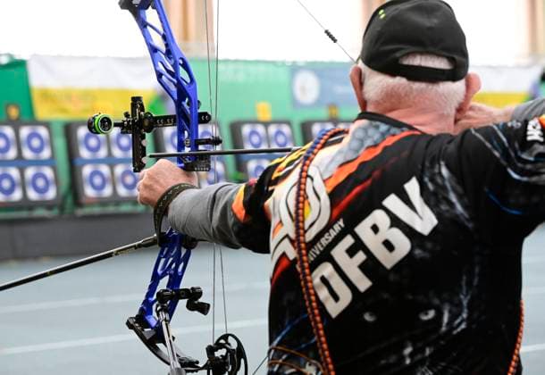 Sport Themen der Woche KW10 12.03.2023 Deutsche Meisterschaft Bogenschießen Halle 2023 Deutscher Feldbogen Sportverband Schütze mit Compoundbogen DFBV Mitglied Reinheim Hessen Deutschland *** 12 03 2023 German Championship Archery Indoor 2023 German Field Archery Sport Association Archer with Compound Bow DFBV Member Reinheim Hesse Germany