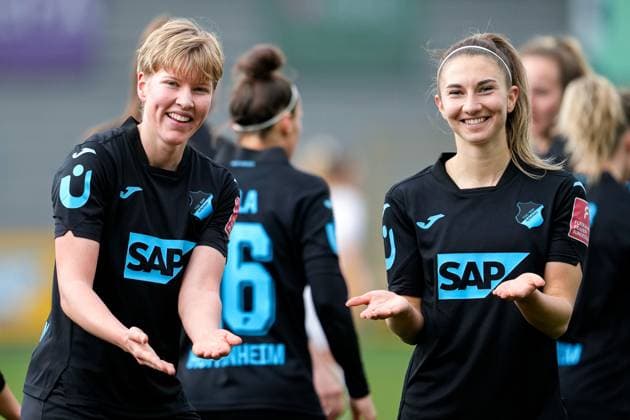 Sport Themen der Woche KW10 Sport Bilder des Tages v.li.: Torschützin Paulina Krumbiegel (TSG, 8), Katharina Naschenweng (TSG, 9), Spielerinnen der TSG 1899 Hoffenheim, jubeln über das Tor zum 2:0, Jubel, Torjubel, Torerfolg, celebrate the goal, goal, celebration, Jubel ueber das Tor, optimistisch, Spielszene, Highlight, Action, Aktion, 12.03.2023, Sinsheim (Hoffenheim) (Deutschland), Fussball, Flyeralarm Frauen-Bundesliga, TSG 1899 Hoffenheim - SV Meppen, 12.03.2023, Sinsheim (Hoffenheim) (Deutschland), Fussball, Flyeralarm Frauen-Bundesliga, TSG 1899 Hoffenheim - SV Meppen, DFB DFL REGULATIONS PROHIBIT ANY USE OF PHOTOGRAPHS AS IMAGE SEQUENCES AND OR QUASI-VIDEO. *** f li Goal scorer Paulina Krumbiegel TSG, 8 , Katharina Naschenweng TSG, 9 , TSG 1899 Hoffenheim players, jubilate over the goal to 2 0, jubilation, goal celebration, celebrate the goal, goal, celebration, jubilation over the goal, optimistic, game scene, highlight, action, action, 12 03 2023, Sinsheim Hoffenheim Germany , Football, Flyeralarm Womens Bundesliga, TSG 1899 Hoffenheim SV Meppen, 12 03 2023, Sinsheim Hoffenheim Germany , Football, Flyeralarm Womens Bundesliga, TSG 1899 Hoffenheim SV Meppen, DFB DFL REGULATES PROHIBIT ANY USE OF PHOTOGRAPHS AS IMAGE SEQUENCES AND OR QUASI VIDEO xozx