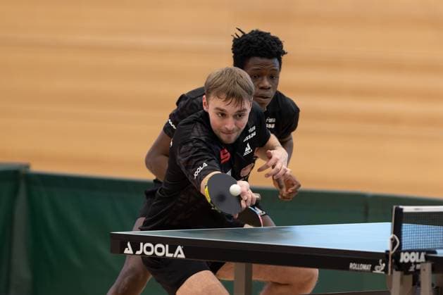 v.l. Daniel Rinderer (TTC Fortuna Passau), John Oyebode (TTC Fortuna Passau) - Passau (Bayern Deutschland) Tischtennis Herren, 2. Bundesliga, Saison 2022 2023 am 12.03.2023 in der Neuen Mehrzweckhalle TTC Fortuna Passau vs. Hertha BSC Berlin
