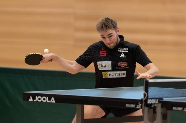 Daniel Rinderer (TTC Fortuna Passau) - Passau (Bayern Deutschland) Tischtennis Herren, 2. Bundesliga, Saison 2022 2023 am 12.03.2023 in der Neuen Mehrzweckhalle TTC Fortuna Passau vs. Hertha BSC Berlin
