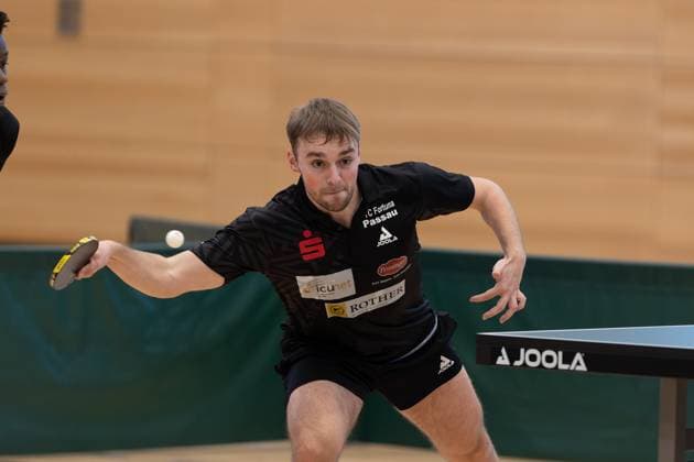 Daniel Rinderer (TTC Fortuna Passau) - Passau (Bayern Deutschland) Tischtennis Herren, 2. Bundesliga, Saison 2022 2023 am 12.03.2023 in der Neuen Mehrzweckhalle TTC Fortuna Passau vs. Hertha BSC Berlin