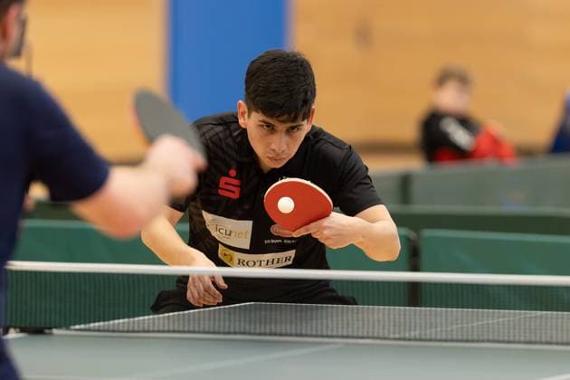 Gustavo Gomez (TTC Fortuna Passau) - Passau (Bayern Deutschland) Tischtennis Herren, 2. Bundesliga, Saison 2022 2023 am 12.03.2023 in der Neuen Mehrzweckhalle TTC Fortuna Passau vs. Hertha BSC Berlin