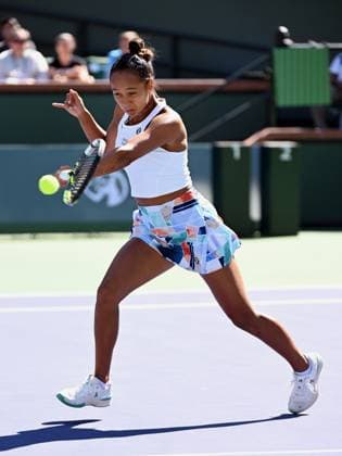 INDIAN WELLS, CA - MARCH 13: Leylah Fernandez of Canada returns the ball during a tennis match at the BNP Paribas Open played on March 13, 2023 at the Indian Wells Tennis Garden in Indian Wells, CA. (Photo by John Cordes Icon Sportswire) TENNIS: MAR 13 BNP Paribas Open Icon506230313001