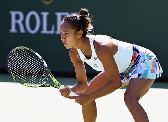 INDIAN WELLS, CA - MARCH 13: Leylah Fernandez of Canada waits for a serve during a tennis match at the BNP Paribas Open played on March 13, 2023 at the Indian Wells Tennis Garden in Indian Wells, CA. (Photo by John Cordes Icon Sportswire) TENNIS: MAR 13 BNP Paribas Open Icon506230313005