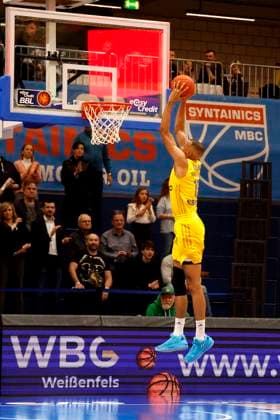 14.03.2023, easyCredit Basketball Bundesliga, BBL, Saison 2022 2023, Herren, Syntainics MBC - Alba Berlin, 19, Louis Olinde, Alba Berlin beim Dunk Weißenfels Stadthalle Sachsen-Anhalt Germany