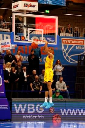 14.03.2023, easyCredit Basketball Bundesliga, BBL, Saison 2022 2023, Herren, Syntainics MBC - Alba Berlin, 19, Louis Olinde, Alba Berlin beim Dunk Weißenfels Stadthalle Sachsen-Anhalt Germany