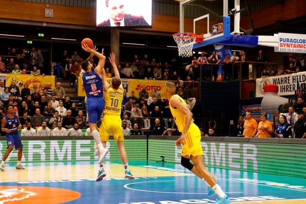 14.03.2023, easyCredit Basketball Bundesliga, BBL, Saison 2022 2023, Herren, Syntainics MBC - Alba Berlin, 8. Martin Breunig, Syntainics MBC, 10, Tim Schneider, Alba Berlin Weißenfels Stadthalle Sachsen-Anhalt Germany