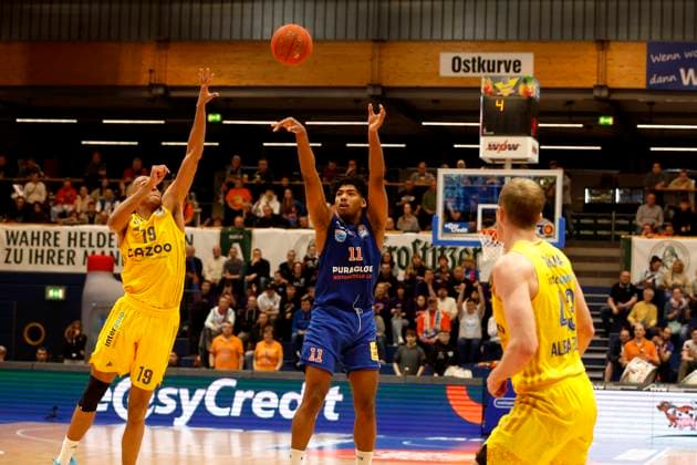 14.03.2023, easyCredit Basketball Bundesliga, BBL, Saison 2022 2023, Herren, Syntainics MBC - Alba Berlin, 11, Kostja Mushidi, Syntainics MBC, 19, Louis Olinde, Alba Berlin Weißenfels Stadthalle Sachsen-Anhalt Germany