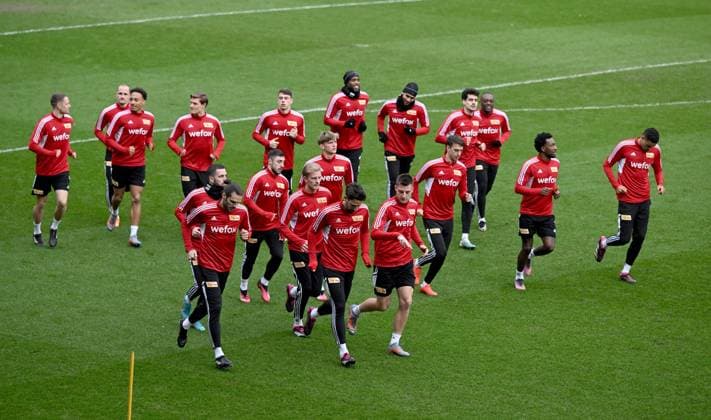 Fussball, Herren, Saison 2022 2023, Europa League, Training des 1. FC Union Berlin am Tag vor dem Achtelfinal-Rückspiel bei Royale Union Saint-Gilloise im Lotto Park Brüssel, Einlaufen der Mannschaft, 15.03. 2023, Copyright: xMatthiasxKochx