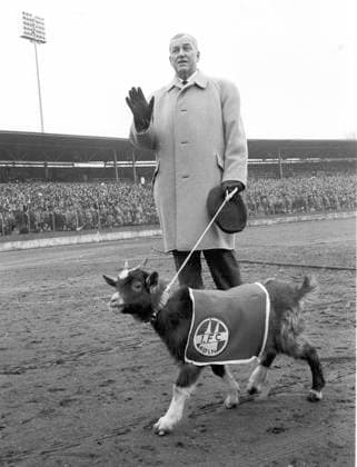 Praesident Franz Kremer (1. FC Koeln) mit Geißbock Hennes den 2. am 09.12.1966 *** President Franz Kremer 1 FC Cologne with billy goat Hennes the 2 on 09 12 1966 HM