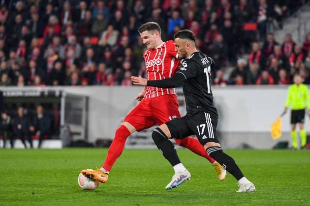 Fussball Europa League Achtelfinale Rueckspiel - 22 23 - SC Freiburg vs. Juventus Turin - 16-03-2023 Federico Chiesa (Juventus Turin 7) im Zweikampf mit Lukas Kuebler (SC Freiburg 17). Fussball Europa League Achtelfinale Rueckspiel: SC Freiburg vs. Juventus Turin am Donnerstag, den 16. Maerz 2023 im Europa-Park Stadion in Freiburg im Breisgau Copyright: xBEAUTIFULxSPORTS GerdxGruendlx