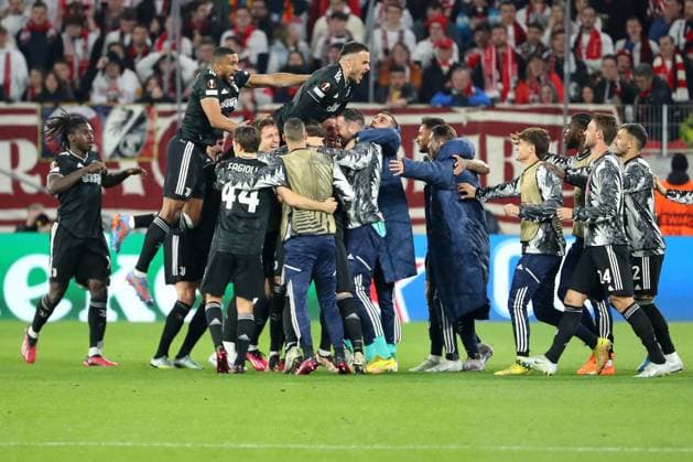 Sport Bilder des Tages 16.03.2023, xtvx, Fussball UEFA Europa League 1 8 Finale, SC Freiburg - Juventus Turin emspor, v.l. Torjubel nach dem Abseitstor von Dusan Vlahovic (Juventus Turin) (DFL DFB REGULATIONS PROHIBIT ANY USE OF PHOTOGRAPHS as IMAGE SEQUENCES and or QUASI-VIDEO) Freiburg