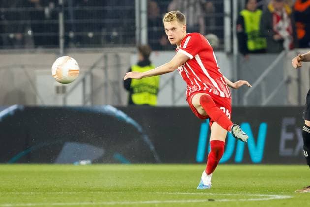 Matthias Ginter (SC Freiburg, 28) mit einem Pass , GER, SC Freiburg vs. Juventus Turin, Fussball, UEFA Europa League, Achtelfinale, 16.03.2023 GER, SC Freiburg vs. Juventus Turin, Fussball, UEFA Europa League, Achtelfinale, 16.03.2023 Freiburg im Breisgau Copyright: xEibner-Pressefoto GrantxHubbsx EP_GHS